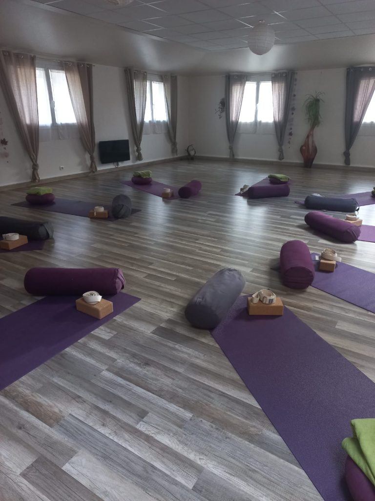 salle de yoga à Brest - matériel à disposition